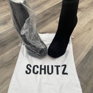 Brand new Schutz Dolores Platform boot in black size 7.